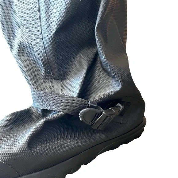 NWT NEOS overshoes